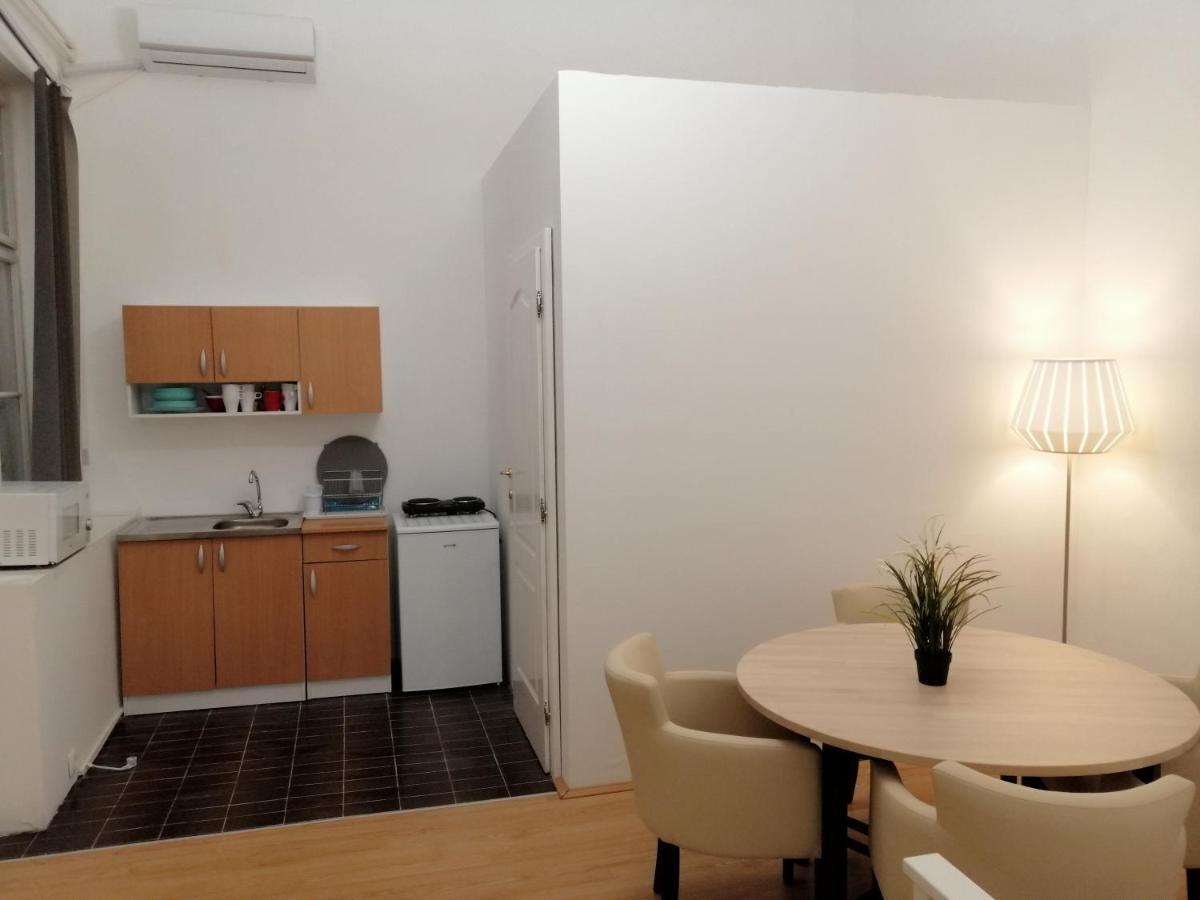 Filinhome Zmaj Jovina Suite Novi Sad Exteriör bild