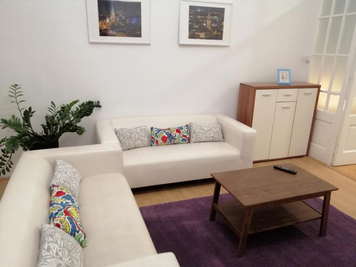Filinhome Zmaj Jovina Suite Novi Sad Exteriör bild