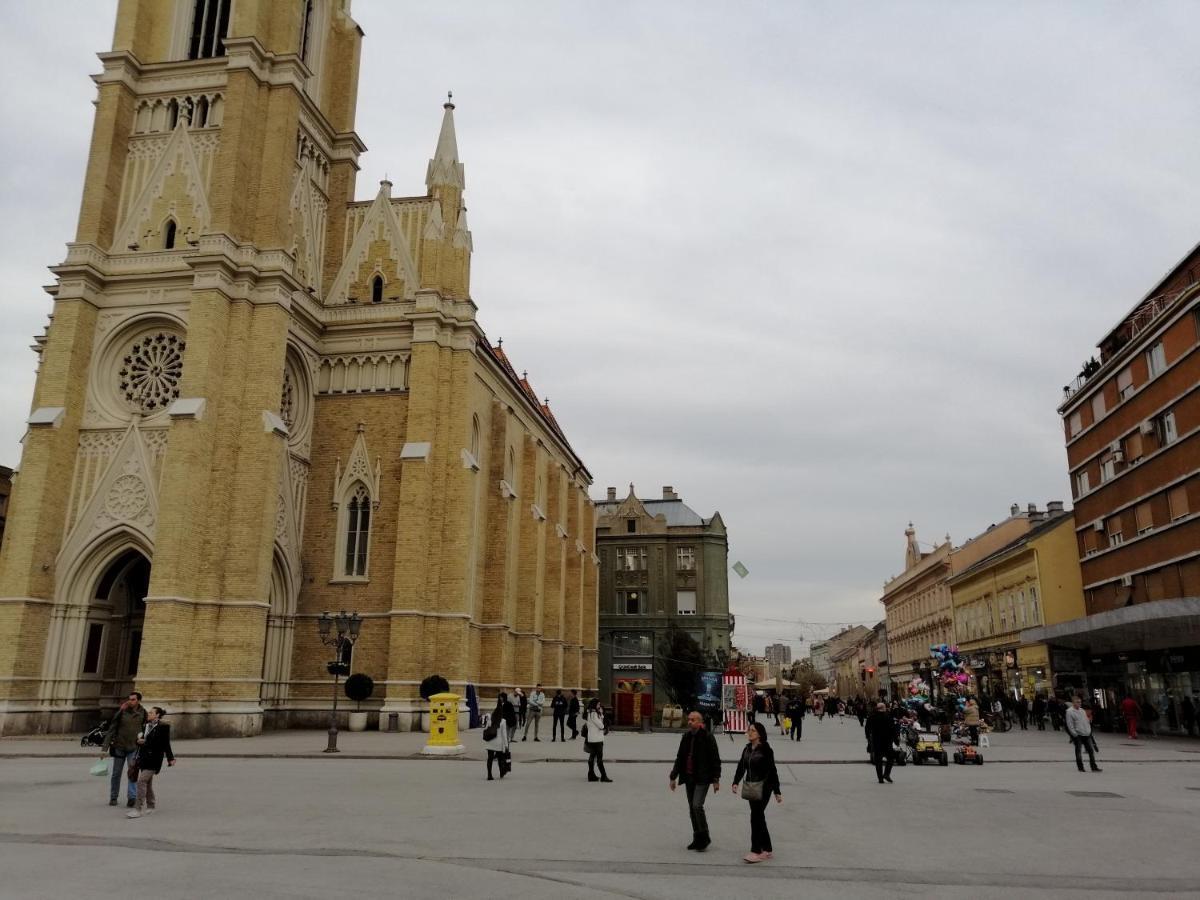 Filinhome Zmaj Jovina Suite Novi Sad Exteriör bild