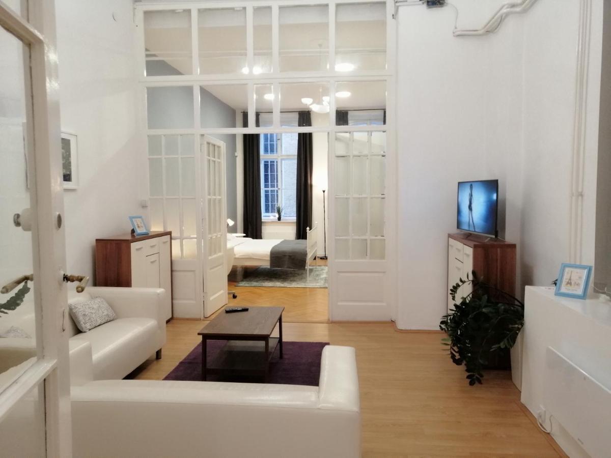 Filinhome Zmaj Jovina Suite Novi Sad Exteriör bild
