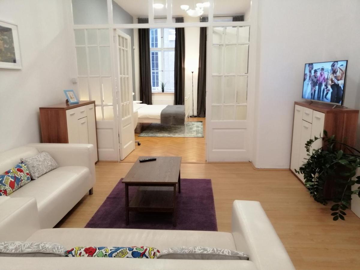 Filinhome Zmaj Jovina Suite Novi Sad Exteriör bild