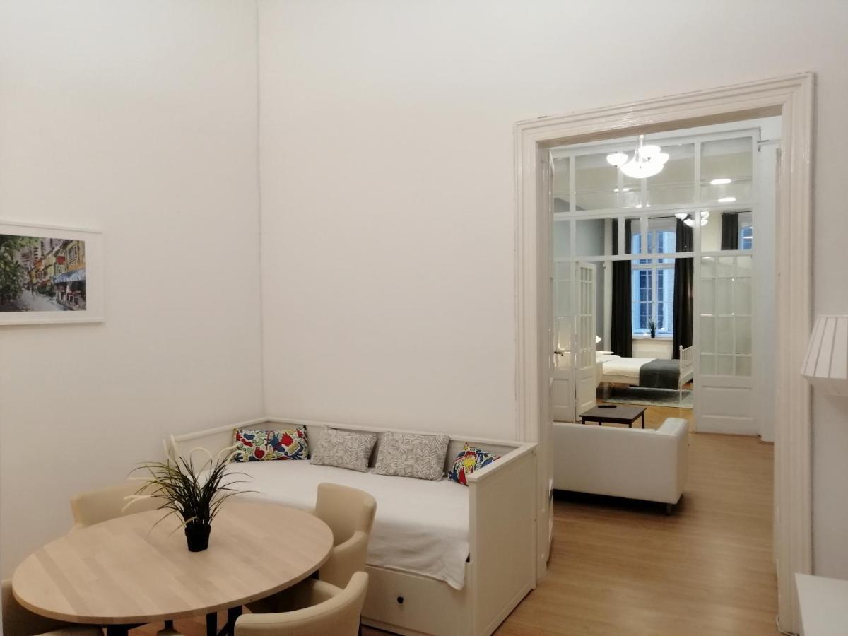 Filinhome Zmaj Jovina Suite Novi Sad Exteriör bild