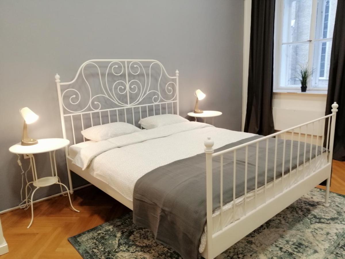Filinhome Zmaj Jovina Suite Novi Sad Exteriör bild